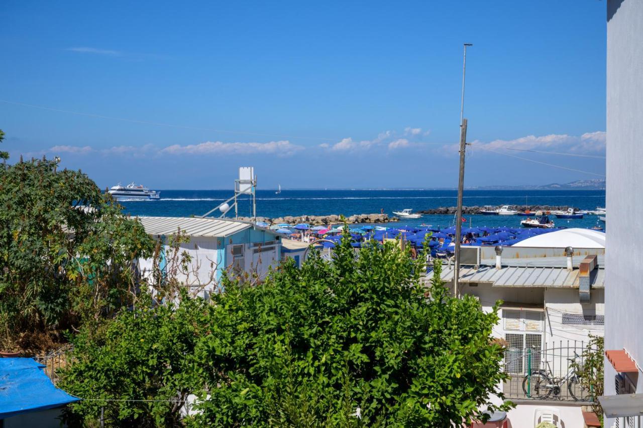 Un Angolo Di Mare...Nel Centro Di Ischia! Exterior photo