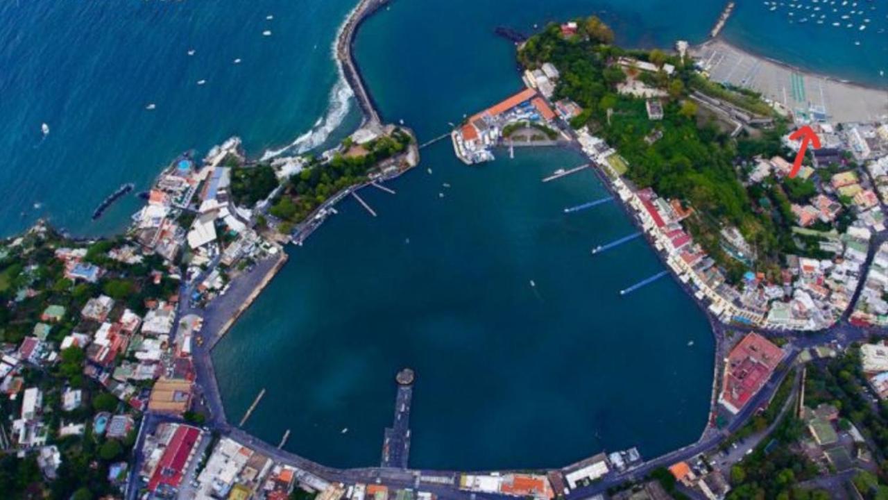 Un Angolo Di Mare...Nel Centro Di Ischia! Exterior photo