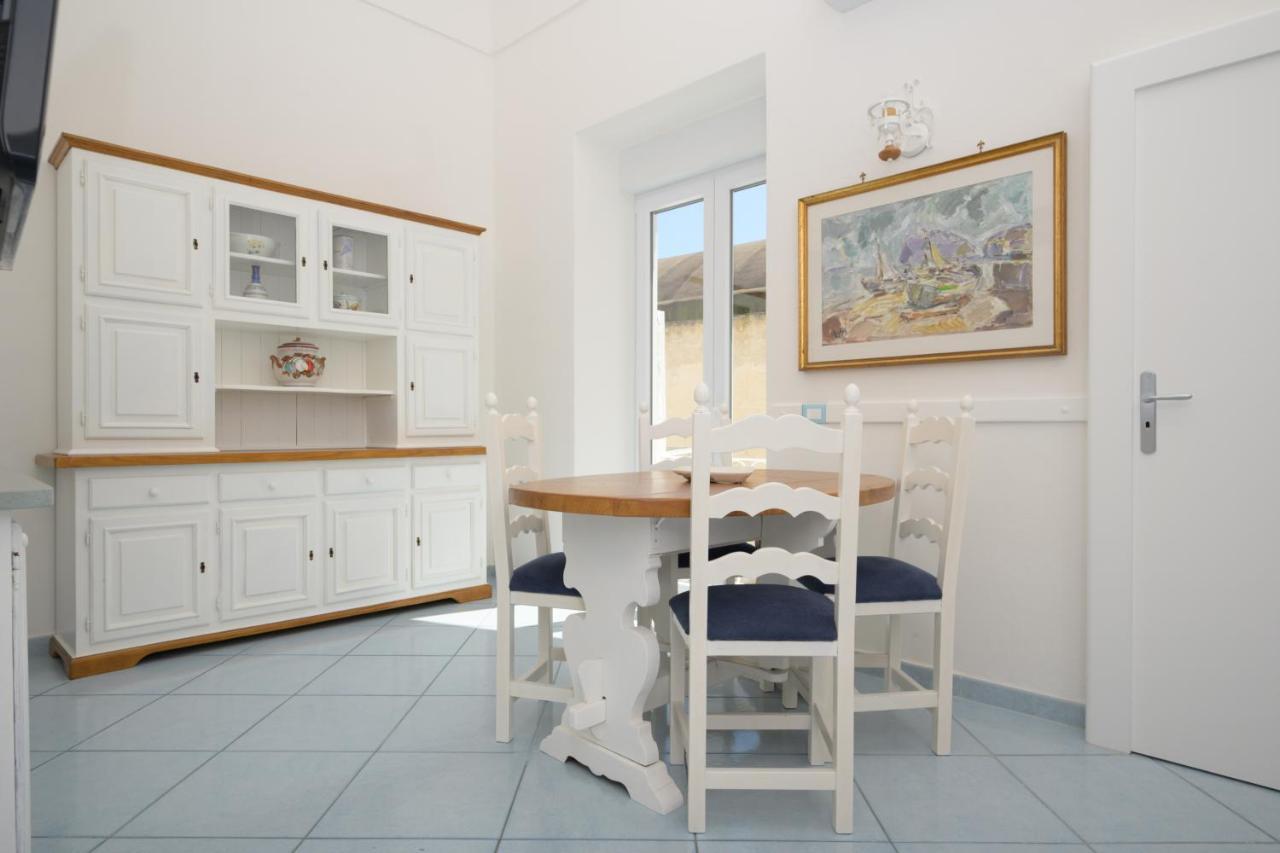 Un Angolo Di Mare...Nel Centro Di Ischia! Exterior photo
